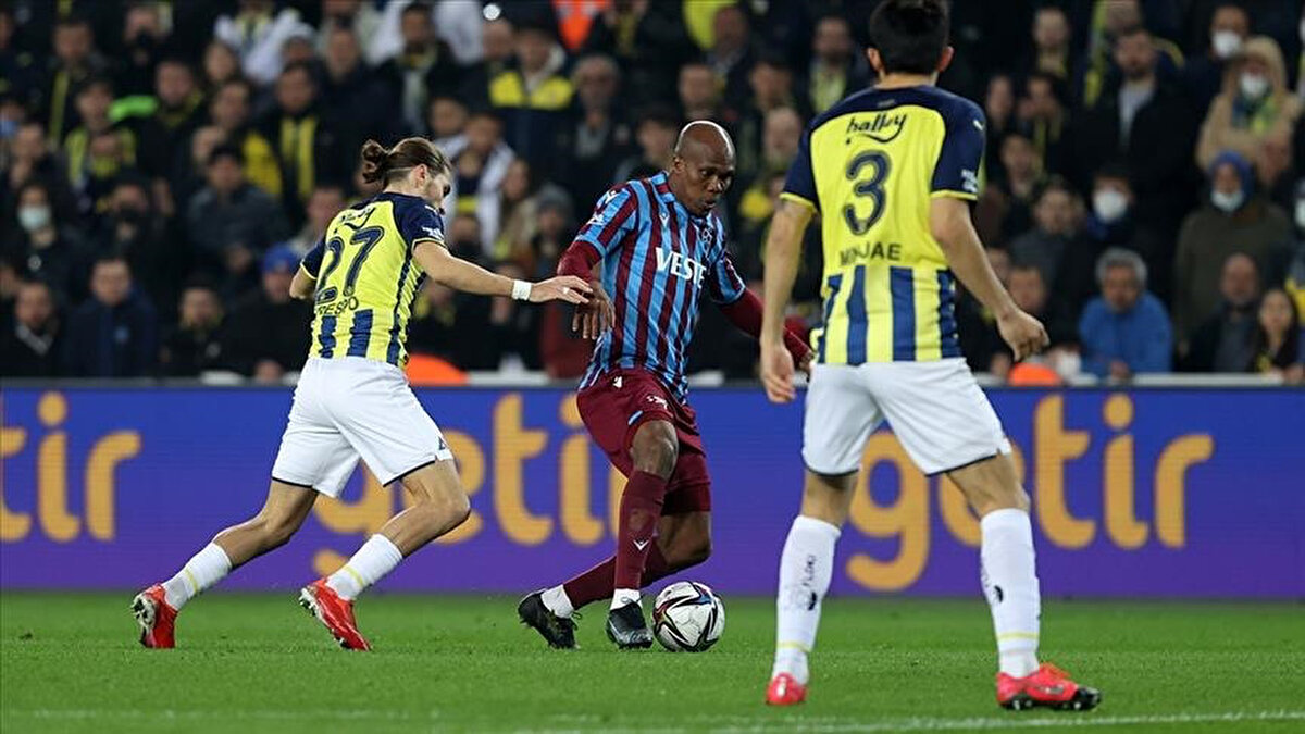 En farklı galibiyetler<br><br>Fenerbahçe, Trabzonspor'u 5 Mart 1989'da Kadıköy'deki lig maçında 5-1, 2015-2016'da ise Trabzon'da yarıda kalan lig müsabakasında 4-0 yendi. Trabzonspor ise Fenerbahçe karşısında tarihindeki en farklı skorlu galibiyetlerini, 11 Ağustos 1992'de Kadıköy'de Şenol Çorlu'nun jübile maçında 4-1, 26 Aralık 1976 ve 9 Mart 1991 tarihlerinde de Trabzon'daki lig maçlarında 3-0'lık sonuçlarla aldı.