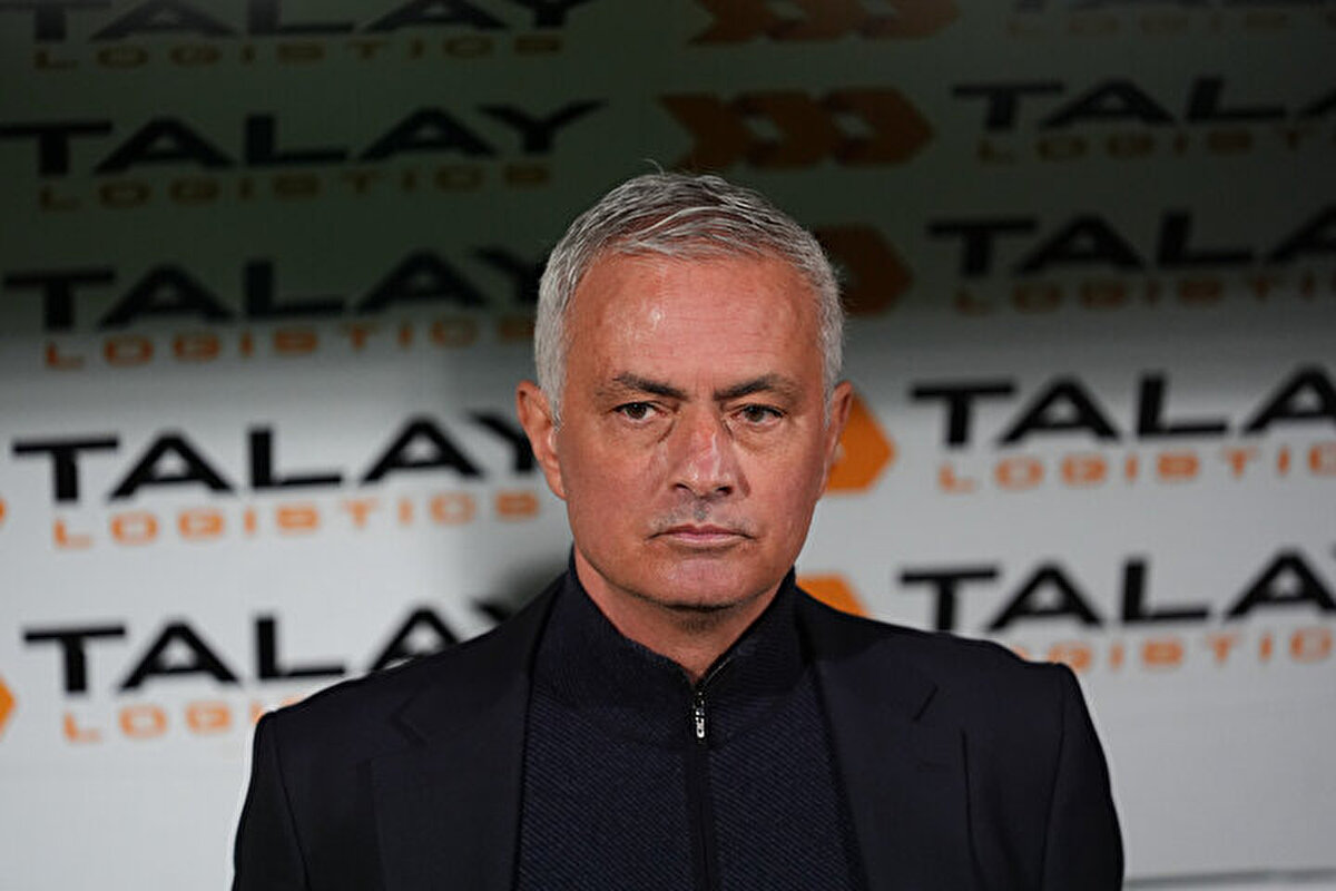 Zorlu mücadeleye kısa bir süre kala teknik direktör Jose Mourinho, yıldız oyuncuyu maç kadrosuna dahil etmedi.