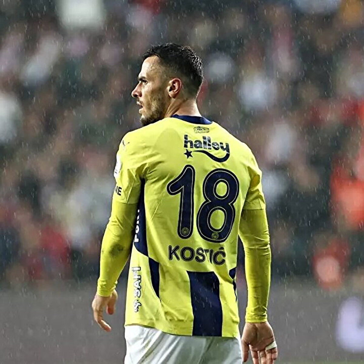 Sports Digitale'nin haberin göre; Filip Kostic, Trabzonspor maçının kadrosunda yer almadı.<br><br>