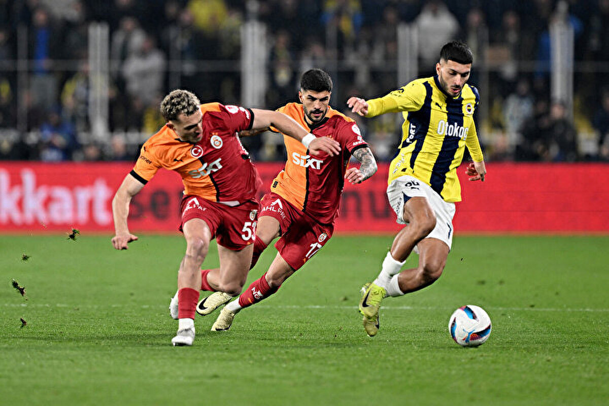 Fenerbahçe, Oğuz'u sezon başında Alanyaspor'dan 6 milyon euro bonservis ücreti karşılığında kadrosuna katmıştı. Sarı-lacivertlilerin sezon sonunda bonservis beklentisinin en az 20 milyon euro olduğu kaydedildi.<br>