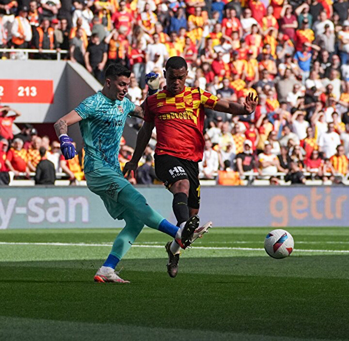 Ziraat Türkiye Kupası'nda Fenerbahçe'yi Kadıköy'de 2-1 mağlup ederek yarı finale yükselen Galatasaray, Trendyol Süper Lig'in 30. haftasını ise bay geçecek.