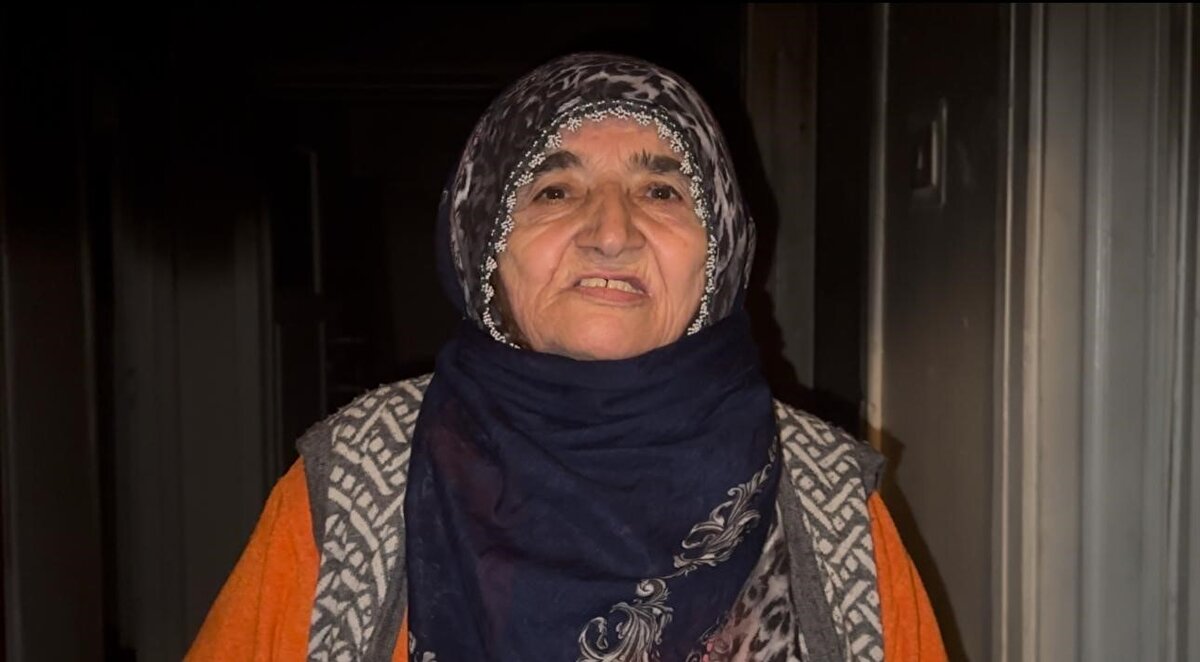 Durmuş, ’’Evimi yaktılar. Eşim sakat, ben yaşlıyım. Evimizi yapacak maddi durumumuz yok. Her taraf yandı gitti. Bize yardımda bulunun" dedi.<br>