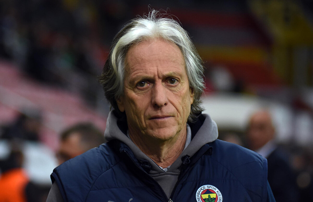 2022-23 sezonunda Fenerbahçe'deydi<br><br>Jorge Jesus, 2022-23 sezonunda Fenerbahçe'yi çalıştırmıştı. Sarı-lacivertli takım, ligi şampiyon Galatasaray'ın ardından 80 puanla ikinci sırada tamamlamıştı. Jorge Jesus, Kanarya ile 2.21 puan ortalaması elde etmişti.
