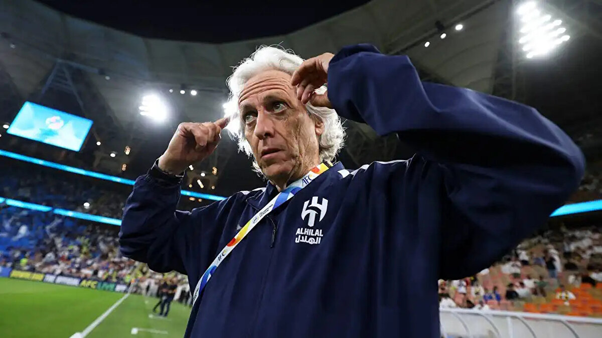 Jorge Jesus geri dönüyor<br><br>Öte yandan Jorge Jesus'un, Dorival Junior ile yollarını ayıran Brezilya Millî Takımı'nın başına geçeceği belirtildi. Jesus, daha önce Brezilya'da Flamengo'nun teknik direktörlüğünü yapmıştı.