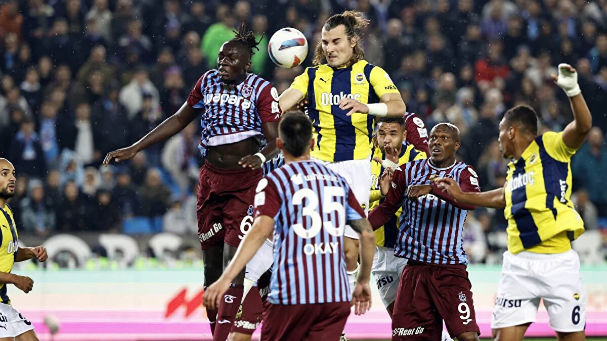 FENERBAHÇE TRABZONSPOR MAÇI NE ZAMAN SAAT KAÇTA HANGİ KANALDA?<br><br>Süper Lig 29. hafta mücadelesinde Fenerbahçe - Trabzonspor karşı karşıya gelecek. Mücadele 6 Nisan Pazar günü saat 19.00'da başlayacak ve Bein Sports 1 kanalından canlı olarak izlenebilecek.