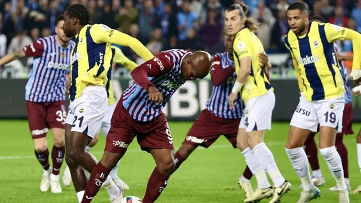 FENERBAHÇE TRABZONSPOR MAÇI NE ZAMAN SAAT KAÇTA HANGİ KANALDA?<br><br>Süper Lig 29. hafta mücadelesinde Fenerbahçe - Trabzonspor karşı karşıya gelecek. Mücadele 6 Nisan Pazar günü saat 19.00'da başlayacak ve Bein Sports 1 kanalından canlı olarak izlenebilecek.