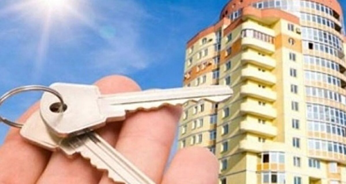 EMLAK KONUT PROJESİNE DÂHİL OLAN PROJELER<br><br>- Yenişehir Evleri Arnavutköy - İstanbul / Arnavutköy. Emlak Konut ve Türk Hava Yolları ortaklığıyla yapılıyor<br><br>- Balıkesir Emlak Konutları - Balıkesir / Altıeylül. Emlak Konut tarafından yapılıyor.<br><br>- Kuzey Adalar Kartal - İstanbul / Kartal. Emlak Konut ve ŞUA İnşaat ortaklığıyla yapılıyor.<br><br>- Allsancak - İzmir / Konak. Emlak Konut ile Pekintaş Yapı ve Burakcan İnşaat ortaklığıyla yapılıyor.<br><br>- Başakşehir Avrasya Konutları Cadde - İstanbul / Başakşehir. Emlak Konut ve Fuzul GYO ortaklığıyla yapılıyor.<br><br>- Batı Yakası - İstanbul / Kartal. Emlak Konut ve Yıldızlar İnşaat ortaklığıyla yapılıyor.<br><br>- Barbaros 48 - İstanbul / Beşiktaş. Emlak Konut ve Fuzul GYO ortaklığıyla yapılıyor.<br><br>- Ebruli Kayaşehir - İstanbul / Başakşehir. Emlak Konut ve Ebruli İnşaat ortaklığıyla yapılıyor.<br><br>- Evora İzmir - İzmir / Konak. Emlak Konut, Teknik Yapı ve Halk GYO ortaklığıyla yapılıyor.<br><br>- Gölyaka İstanbul - İstanbul / Avcılar. Emlak Konut ve Özerka ortaklığıyla yapılıyor.<br><br>- Hayat Flora - İstanbul / Küçükçekmece. Emlak Konut ve Özak GYO ortaklığıyla yapılıyor.<br><br>- Majör Gölyaka - İstanbul / Avcılar. Emlak Konut ve Cevahir Yapı ortaklığıyla yapılıyor.<br><br>- Meydan Başakşehir - İstanbul / Başakşehir. Emlak Konut ile İntek Konut, Som Yapı, Nur Group ve Hak Global ortaklığıyla yapılıyor.<br><br>- Nezihpark Bahçekent - İstanbul / Başakşehir. Emlak Konut ve Aydur İnşaat ortaklığıyla yapılıyor.<br><br>- Nidapark İstinye - İstanbul / Sarıyer. Emlak Konut ve Tahincioğlu ortaklığıyla yapılıyor.<br><br>- Park Yaşam Antalya - Antalya / Aksu. Emlak Konut ve İzka İnşaat ortaklığıyla yapılıyor.<br><br>- Park Yaşam Çınarköy - İstanbul / Çekmeköy. Emlak Konut tarafından yapılıyor.<br><br>- Senfoni Etiler - İstanbul / Beşiktaş. Emlak Konut ile Yiğit Group ve Kubba İnşaat ortaklığıyla yapılıyor.<br><br>- Tual Asya - İstanbul / Sancaktepe. Emlak Konut ile Dağ Holding ortaklığıyla yapılıyor.<br><br>- Tual Gölyaka - İstanbul / Avcılar. Emlak Konut ile Dağ Holding ortaklığıyla yapılıyor.<br><br>- Vadi Panorama - İstanbul / Başakşehir. Emlak Konut tarafından yapılıyor.<br><br>- Yeni Levent - İstanbul / Sarıyer. Emlak Konut ile Dap Yapı ortaklığıyla yapılıyor.Göktürk Kemer Evleri - - İstanbul / Eyüpsultan. Emlak Konut tarafından yapılıyor.<br><br>- Odak İstanbul - İstanbul / Bağcılar. Projenin detayları paylaşılmadı.