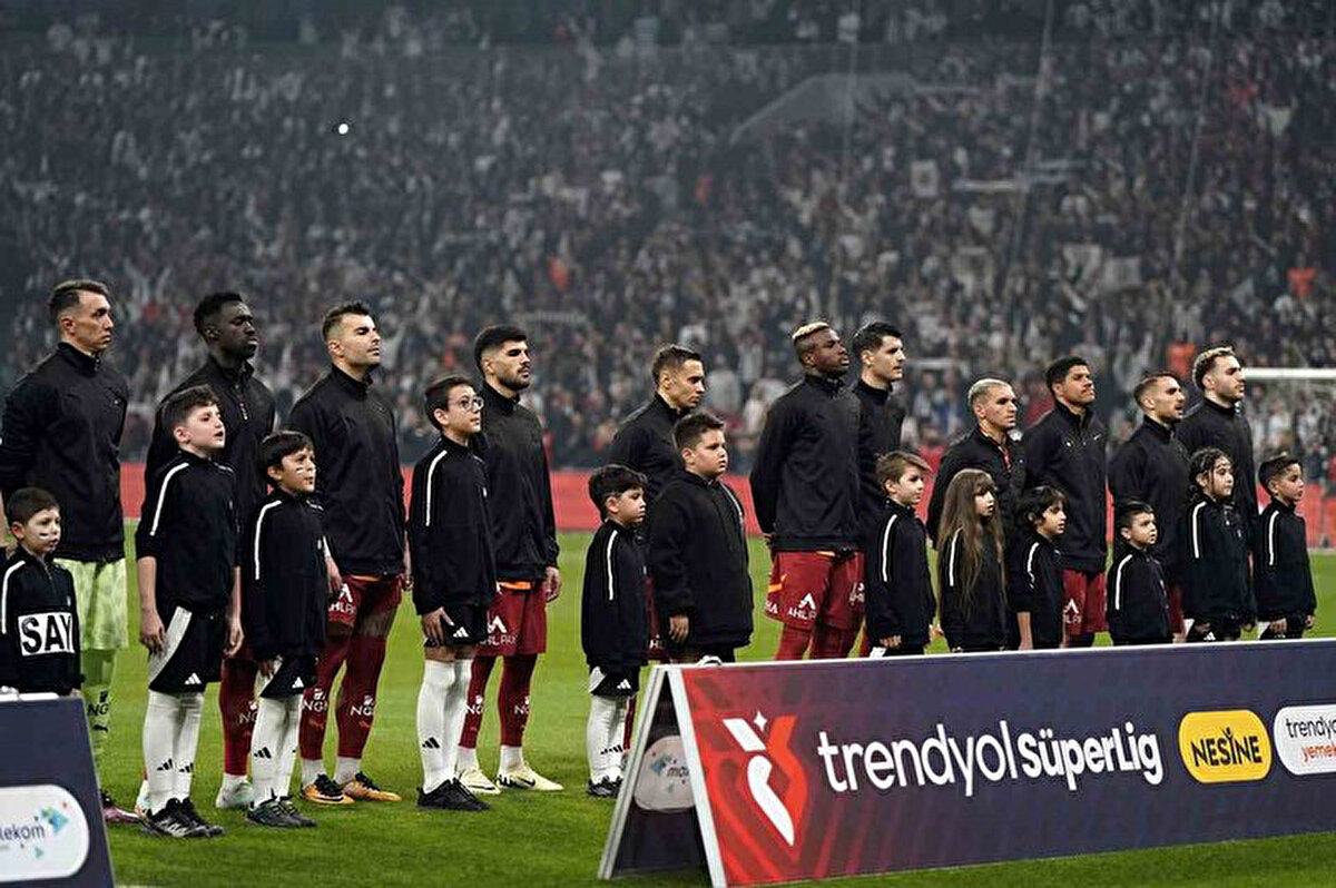 Süper Lig'de liderliğine devam eden, Türkiye Kupası'nda da Fenerbahçe'yi eleyerek yarı finale yükselen Galatasaray'da ses getiren bir iddia ortaya atıldı.<br><br>