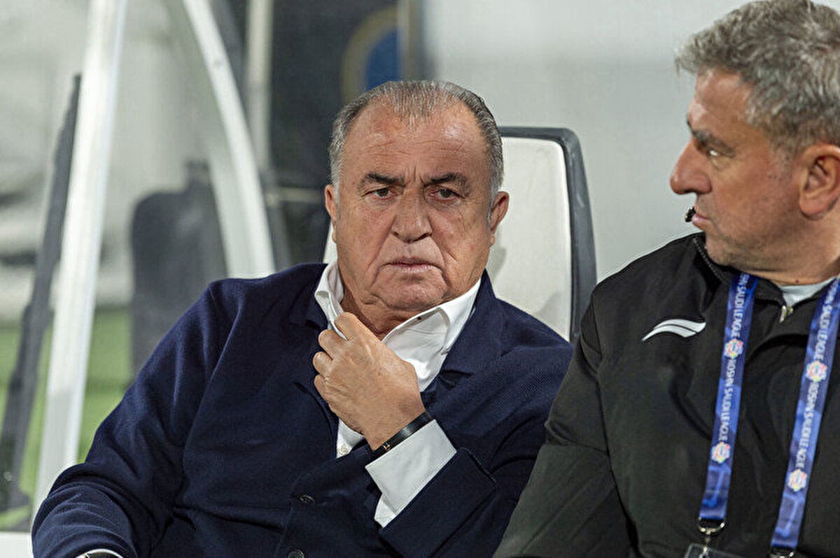 Fatih Terim, Suudi Arabistan temsilcisi Al-Shabab ile sezon sonuna kadar sözleşme imzalamıştı. Terim'in Al-Shabab ile henüz kontrat yenilememiş olması da Galatasaray ile ilgili iddiaların artmasına neden oluyor.<br>