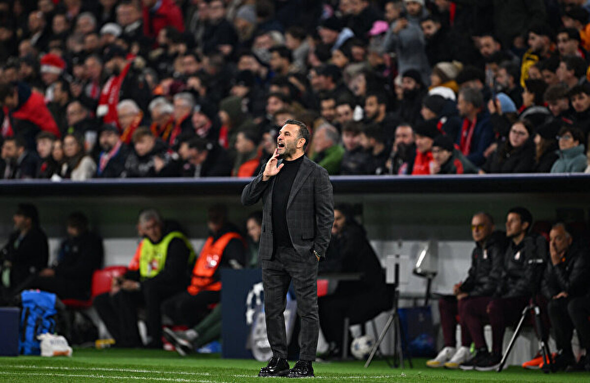 Galatasaray'ın Bayern Münih'e konuk olduğu maçın 80. dakikasında Harry Kane ağları havalandırdı. Yardımcı hakem ofsayt bayrağını kaldırırken VAR sisteminde yaşanan sorun nedeniyle pozisyonun tekrarı saha kenarındaki pozisyonda gösterilemedi.<br>