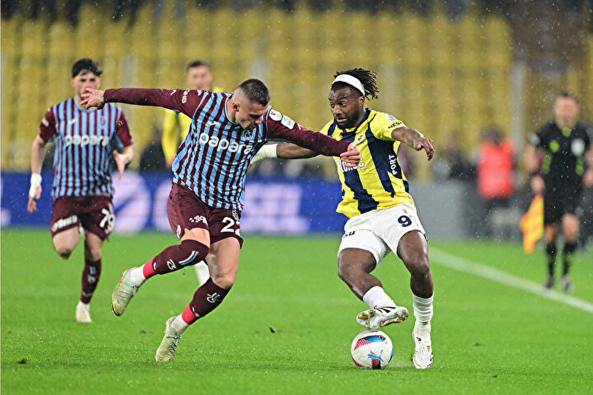 Trendyol Süper Lig 30. haftasında Fenerbahçe sahasında Trabzonspor ile karşı karşıya geldi.<br>