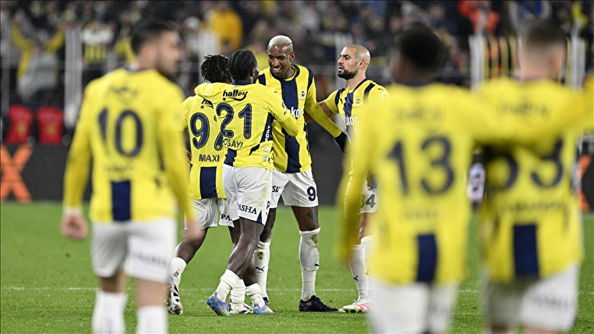 İlk gol penaltıdan<br><br>51. dakikada Hakem Mehmet Türkmen, ceza sahası içinde yaşanan pozisyonun ardından penaltı noktasını gösterdi. Topun başına geçen Talisca'nın vuruşunda top filelere gitti. Bu golle birlikte Anderson Talisca, Süper Lig kariyerinde ilk defa oyuna sonradan girdiği bir karşılaşmada gol attı.