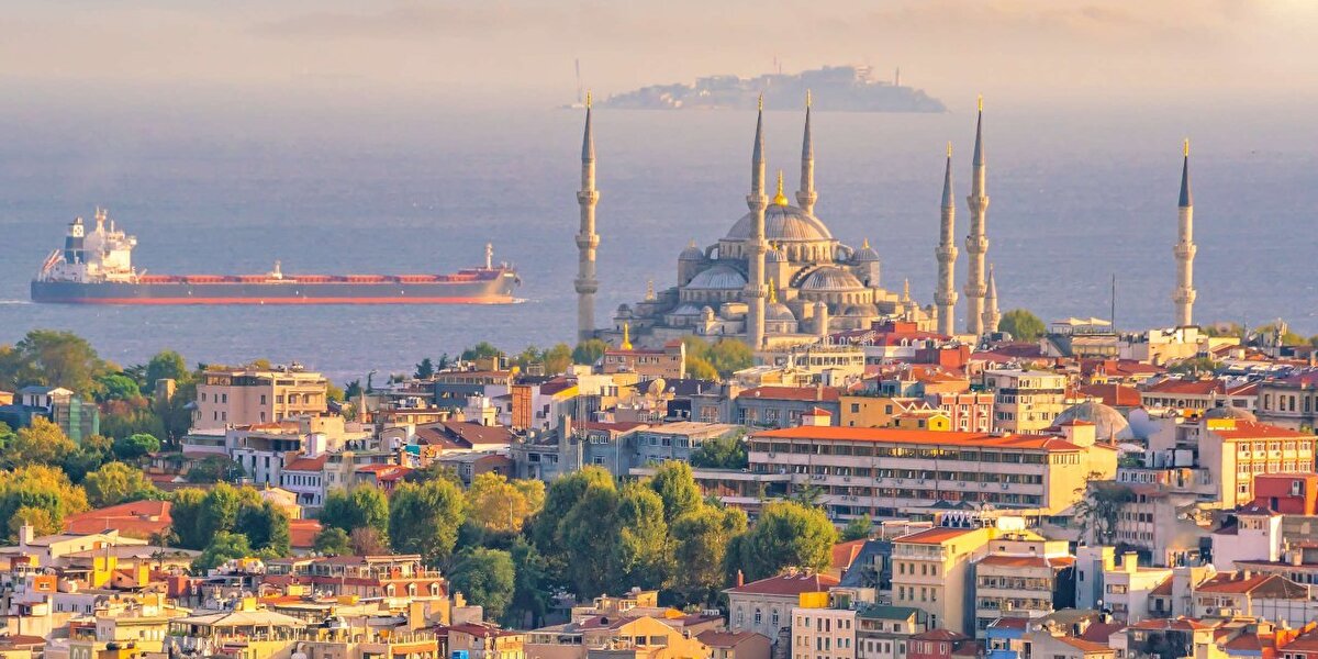 Meteoroloji Genel Müdürlüğü tarafından yapılan uyarıda; Edirne, Kırklareli ve Tekirdağ'ın iç kesimleri için kar yağışı uyarısında bulunuldu. İstanbul'da salı, çarşamba ve perşembe gecesi sıcaklık 0 dereceye kadar düşecek.<br><br>22 İLÇEDE ETKİLİ OLACAK<br>Öte yandan BEDAŞ'tan İstanbullulara elektrik kesintisi uyarısı geldi. Şirketin 22 ilçede yapılmasına göre belirli aralıklarla elektrik kesintisi yaşanacak. İşte o ilçeler;