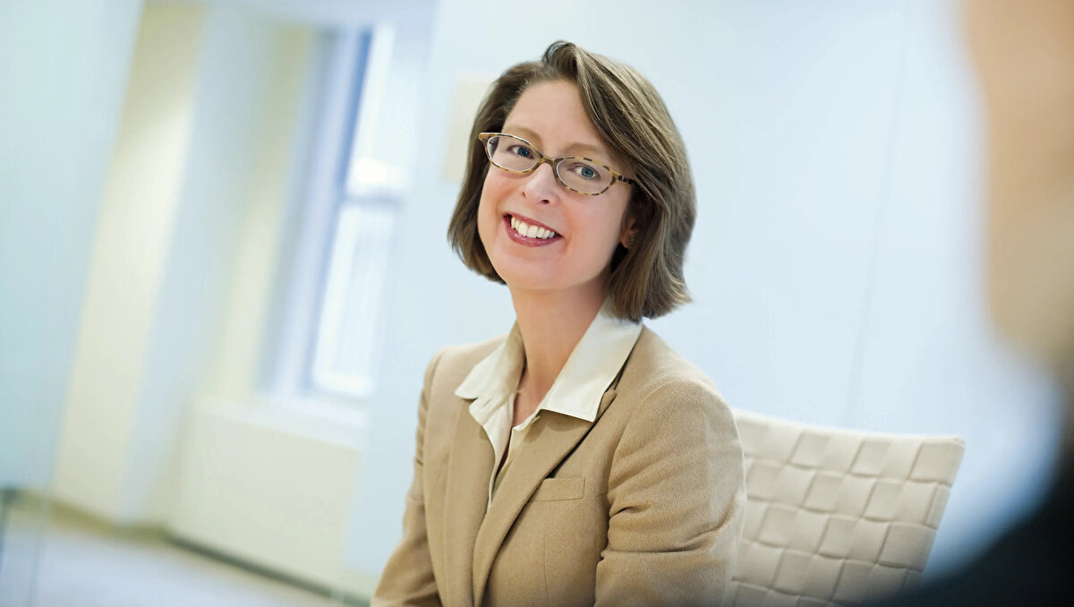 6. Abigail Johnson<br>Net servet: 32,7 milyar dolar<br><br>Yaş: 63<br><br>Vatandaşlık: ABD<br><br>Fidelity Investments'ın başkanı ve CEO'su olan Abigail Johnson'ın serveti, büyükbabasının 1946'da kurduğu Boston merkezli yatırım fonu şirketindeki tahmini %28,5'lik hissesinden geliyor. <br><br>Üniversite yıllarında yazlarını Fidelity'de çalışarak geçiren Johnson, sonunda 1988'de tam zamanlı analist olarak şirkete katılmıştı. 2014 yılında da CEO oldu.