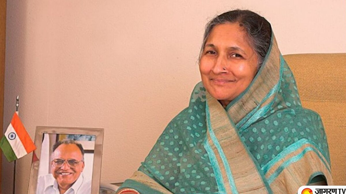 5. Savitri Jindal ve ailesi<br>Net servet: 35,5 milyar dolar<br><br>Yaş: 75<br><br>Vatandaşlık: Hindistan<br><br>Hindistan’ın en zengin iş insanlarından biri olan Om Prakash Jindal, 2005 yılında geçirdiği helikopter kazasında hayatını kaybetmişti.<br><br>Om Prakash Jindal’ın vefatının ardından serveti eşi ve dört çocuğuna miras kalmıştı. <br><br>Bu servet sayesinde Hindistan'ın en zengin kadını olan Savitri Jindal, çelik, enerji, çimento ve altyapı gibi sektörleri kapsayan bir Hint konglomerası olan Jindal Group'u kontrol ediyor. Jindal'ın dokuz çocuğundan dördü şirketi yönetmeye yardımcı oluyor.