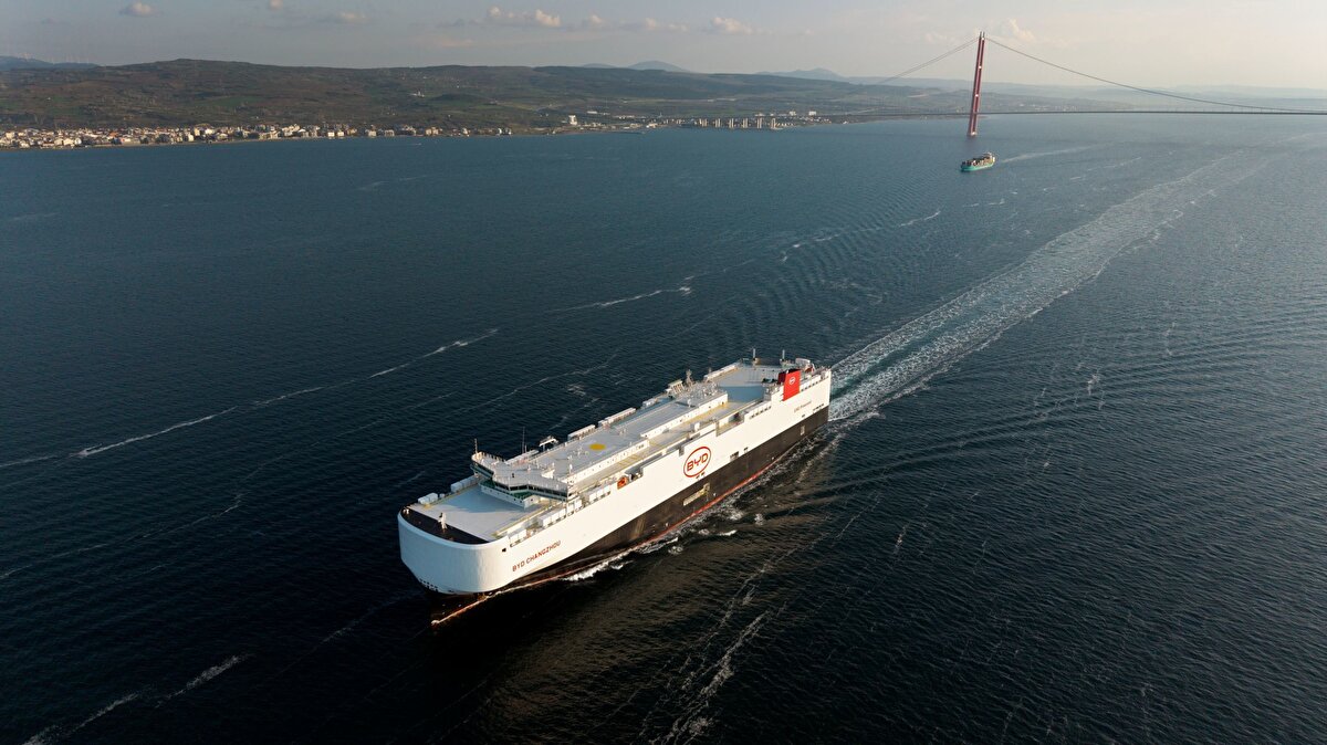 BYD yenilikçi modellerini Türkiye pazarıyla buluşturmaya devam ediyor. Türkiye'de sunduğu yeniliklere devam ederken, yeni araç sevkiyatlarıyla da pazardaki varlığını güçlendiriyor.