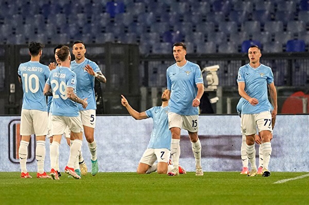İtalya Serie A'da bitime 7 hafta kala 55 puanla 6. sırada bulunan Lazio, UEFA Avrupa Ligi'nde de yoluna çeyrek finalde Norveç ekibi Bodo/Glimt ile oynayacağı maçlarla devam edecek.