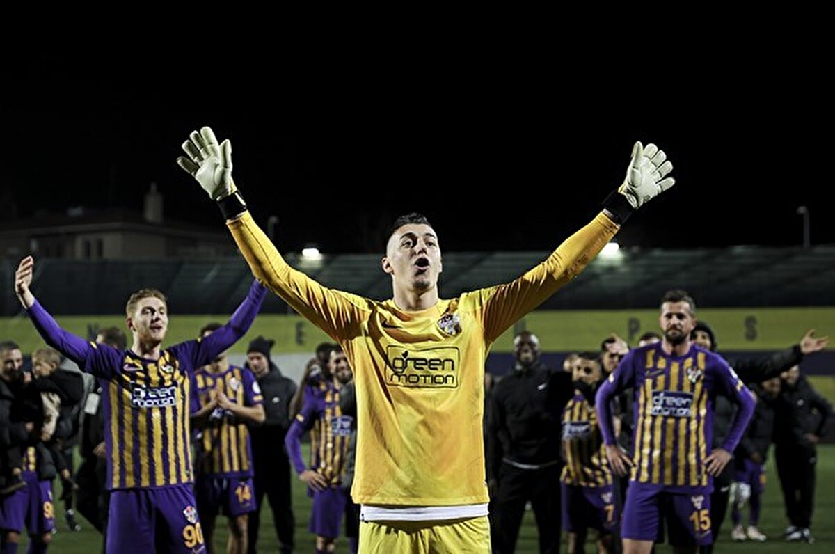 Süper Lig’de bu sezon Avrupa kupalarına katılma için yarış veren Eyüpspor’da Berke Özer de gösterdiği performansla dikkatleri üstüne çekmeyi başardı.