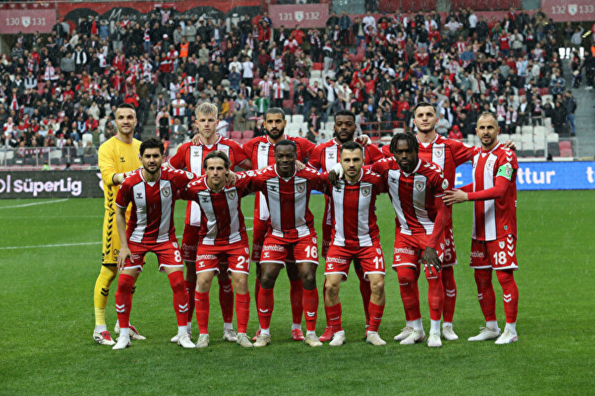 Samsunspor, Trendyol Süper Lig 31. haftasında zirveyi yakından ilgilendiren karşılaşmada Galatasaray'ı konuk edecek.<br>