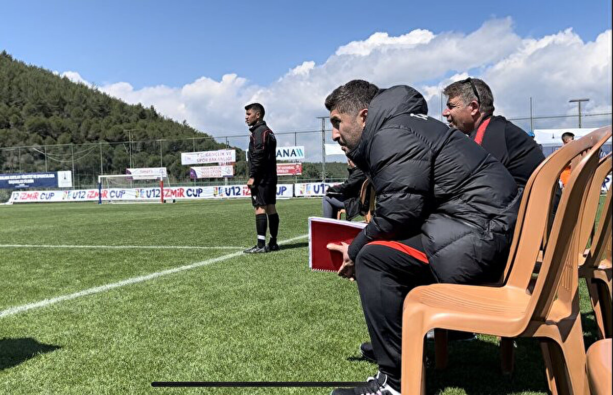 UEFA U19 Şampiyonası Elit Tur maçları için açıklanan kadronun ardından Sabri Sarıoğlu eleştirilmişti.<br>