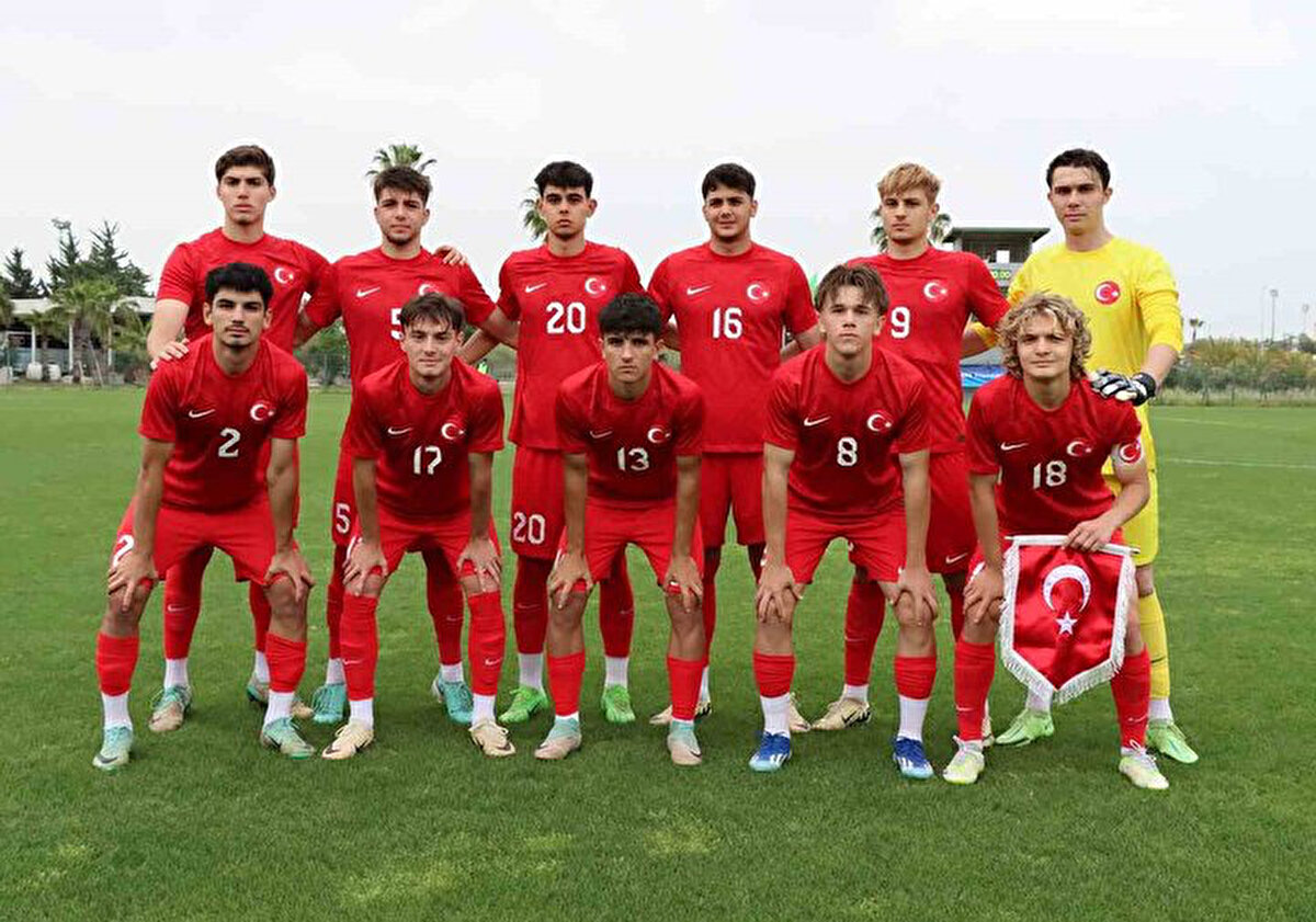 Beşiktaş, U19 Ligi'nde gol krallığı için yarışan Adnan Karahisar'ın kadroya çağrılmaması, Trabzonspor ise U19 takımından yeterli sayıda oyuncunun milli takıma davet edilmemesi ve UEFA Gençlik Ligi'ndeki Inter maçını izlemeye Sabri Sarıoğlu'nun gelmemesi nedeniyle tepki göstermişti.<br>