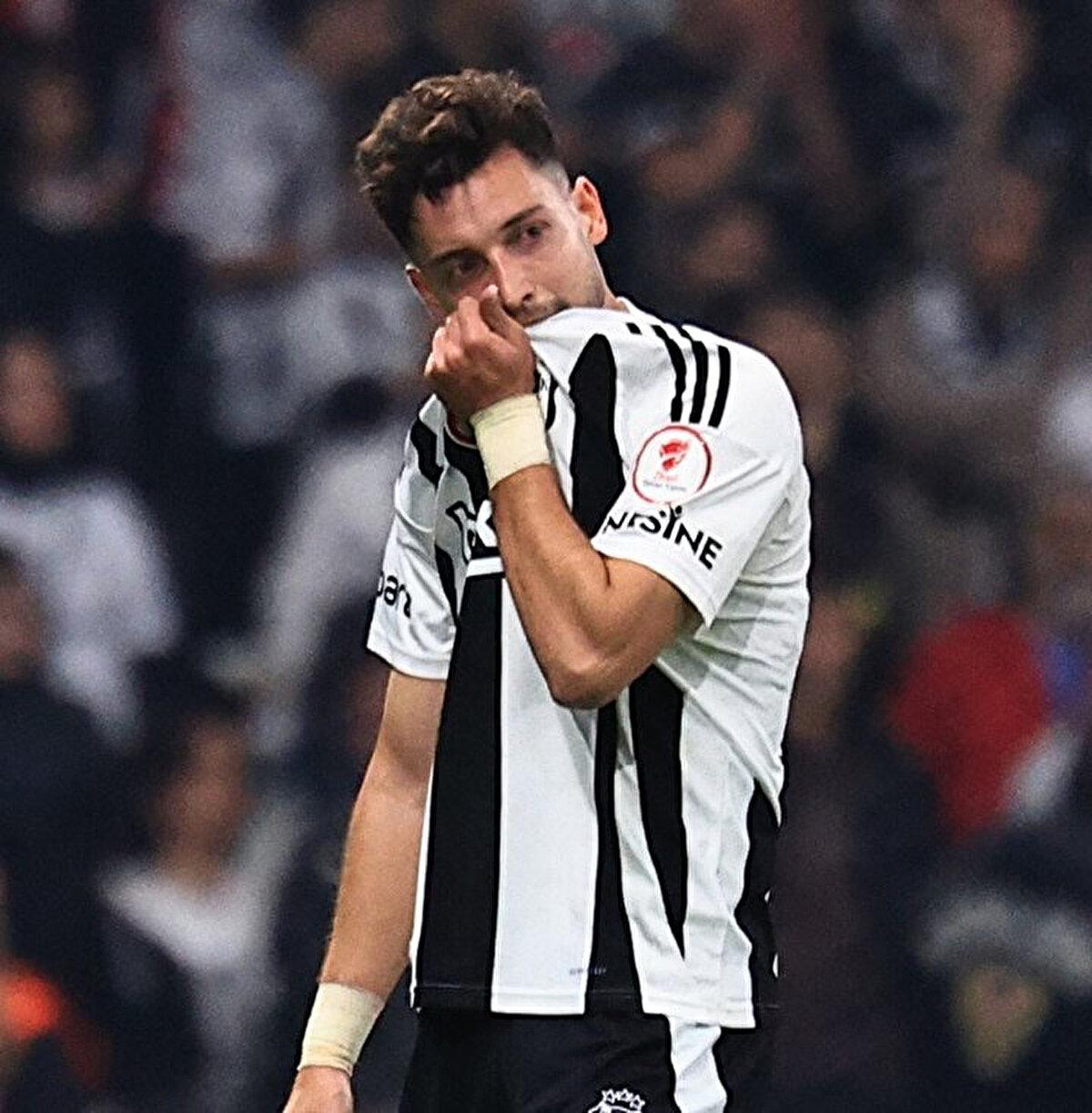 Tayyip Talha, dört gün önce Ziraat Türkiye Kupası'nda oynanan Göztepe maçında da direkt kırmızı kartla oyun dışı kalmıştı.<br>