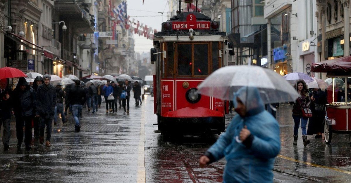 İstanbul: Parçalı ve çok bulutlu, aralıklı sağanak yağışlı geçeceği tahmin ediliyor. Yağışların, yerel kuvvetli olması bekleniyor. 9