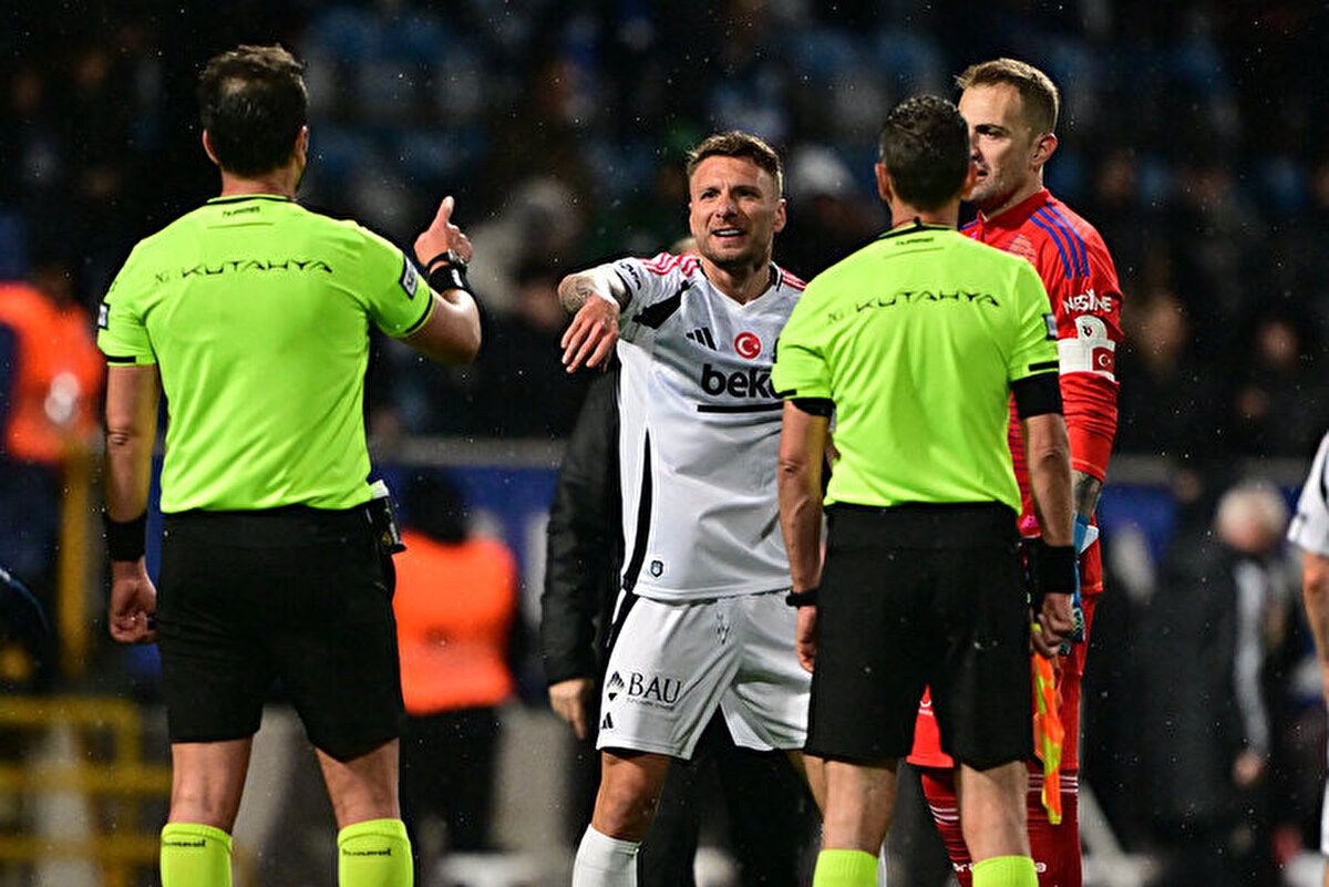 Beşiktaş'ta sezon başında büyük umutlarla transfer edilen Immobile, siyah beyazlılarda en çok tartışılan isimlerin başında gelmeye başladı. Kasımpaşa maçında da varlık gösteremeyen oyuncu için efsane futbolculardan Tugay Kerimoğlu çarpıcı ifadeler kullandı.<br>