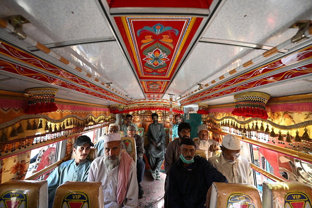 Araçların dışarıdan görülen renkli hali, içerisinde de sürüyor. 