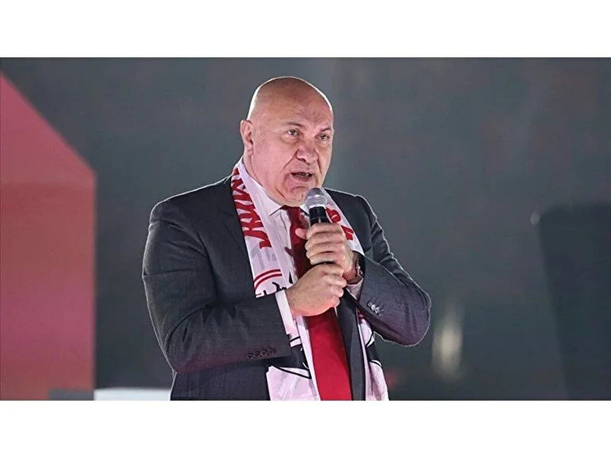 "Beşiktaş'ın maçı eksik, kazanırlarsa averajla üstümüze çıkacaklar. Bundan sonra gerçek lig başlıyor. Biz herkesi yenmek istiyoruz."<br>