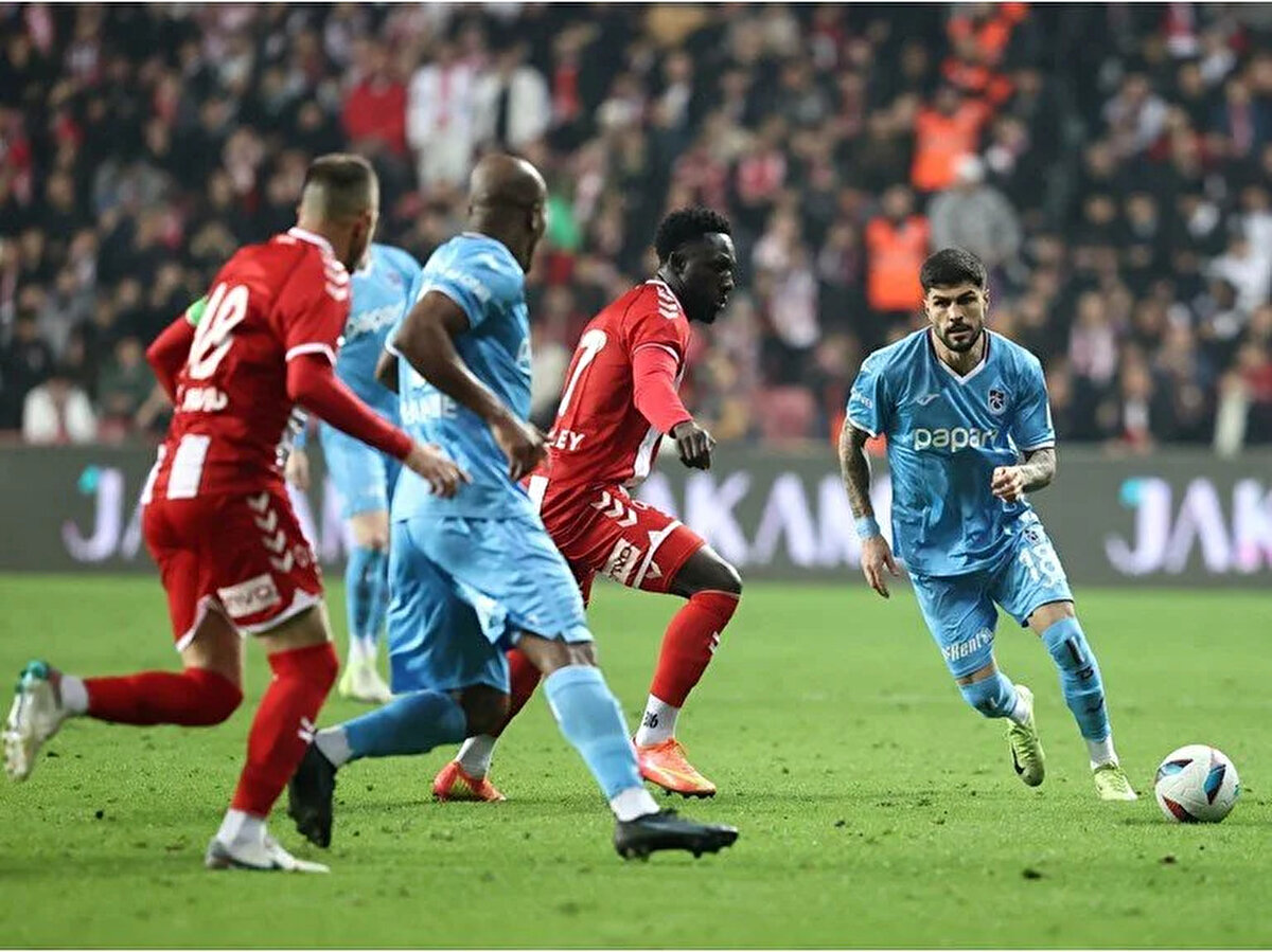 "Artık parayla işim yok. Afrika'ya gitmek istiyorum, oyuncu yetiştirmek istiyorum. Demba Ba, Dunkerque'te ortağım. Senegal'de kulübüne ortak olacağım. Dunkerque'te beğendiğim oyuncular var, Türkiye'ye getireceğim. Çok güzel bir futbol projem var."<br>