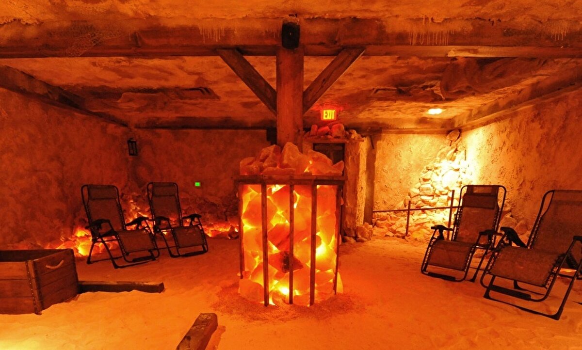 Tuz odası terapisi: Karatay, yurt dışında sıklıkla uygulanan tuz terapilerinin solunum yollarını temizlediğini ve bağışıklığı güçlendirdiğini belirtiyor. Bu terapiler, özel olarak tasarlanmış tuz odalarında gerçekleştiriliyor.