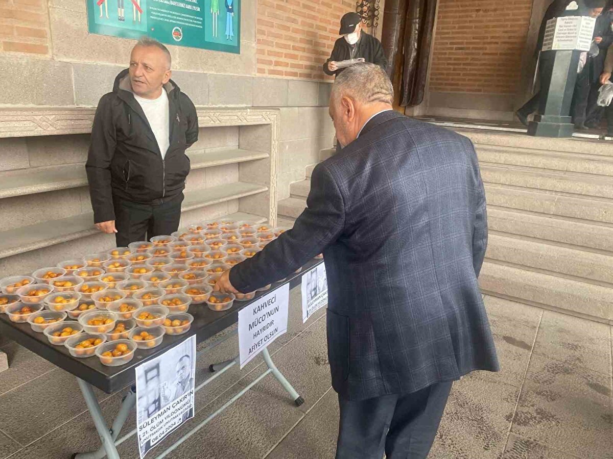 Oktay Kaynarca da dahil olmak üzere bu karakteri unutmadık. Hatta 2004 senesinde vefat ettiğinde Türkiye’de gıyabi cenaze namazları kılındı. İnsanlar o kadar ciddiye almıştı. Umarım günümüzdeki dizilere örnek olur, ilham kaynağı olmaya devam eder" diye konuştu.