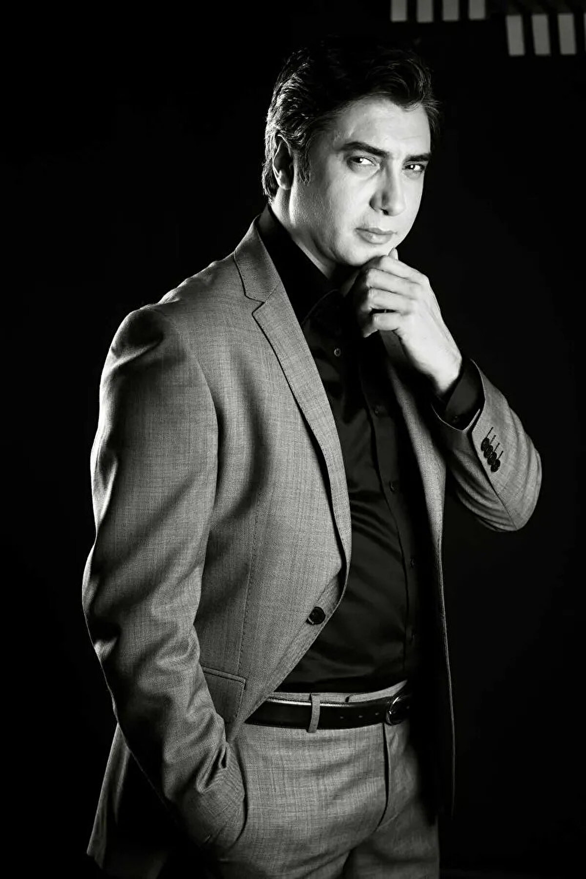 Instagram hesabında iki yıl aradan sonra paylaşım yapan Şaşmaz'ın yayınladığı fotoğrafa dakikalar içinde binlerce beğeni geldi.