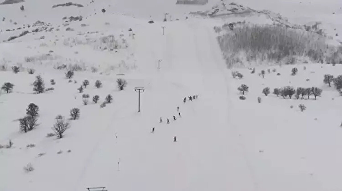 İzmir’den kayak için bölgeye gelen Murat Yılmaz da "Daha önce Palandöken’i görmüştük. Erzurum’dan ziyade Bayburt'taki Kop Dağı'nı tavsiye etmişlerdi. Biz de geldik gördük. Palandöken’i bize hiç aratmadı. Gayet güzel bir yer" diye konuştu.