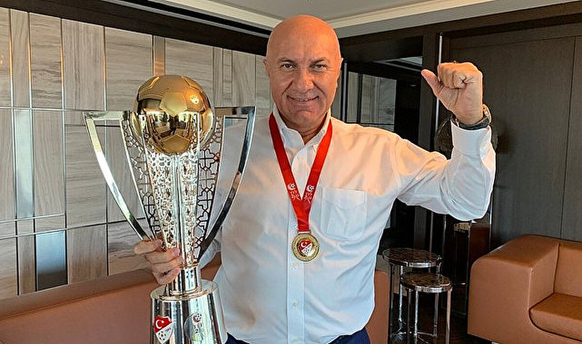 "Geçen sene Süper Lig yeni başlayacak. Ben ilk Kulüpler Birliği toplantıma gittim. Kulüpler Birliği Başkanı Ali Koç... <br>