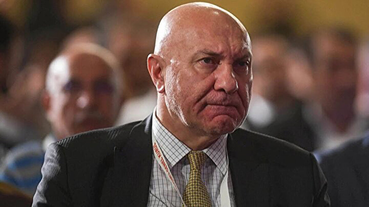 Dedim ki "Dursun başkanım ben buraya ilk defa katılıyorum ve Türk futbolunu, bizim sıkıntılarımızı, geleceğimizi konuşacağımızı zannediyoruz. Ben sizi devamlı televizyonda seyrediyorum, bıktım artık!<br>