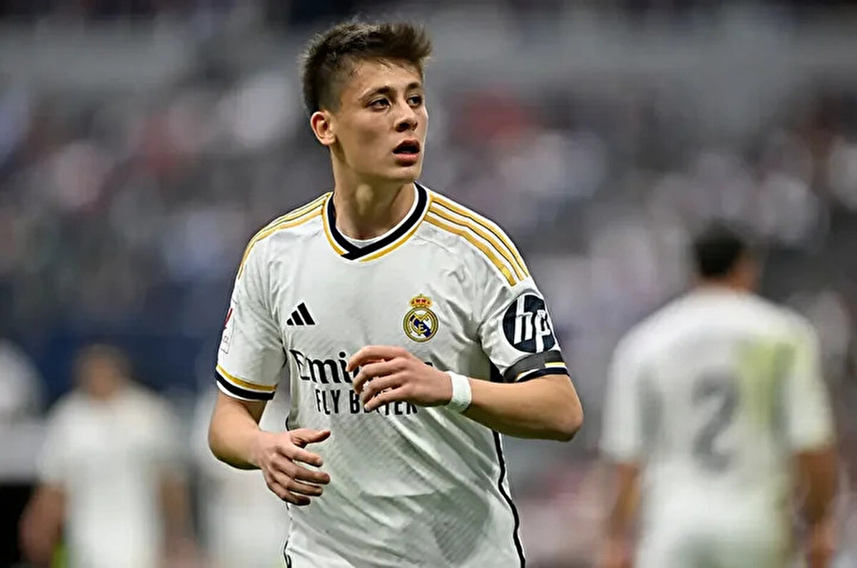 Genç oyuncunun kariyerine Madrid’de devam etmek istediği ancak yeterince süre alamadığı için gelişiminin olumsuz etkilenebileceği de aktarıldı.<br>