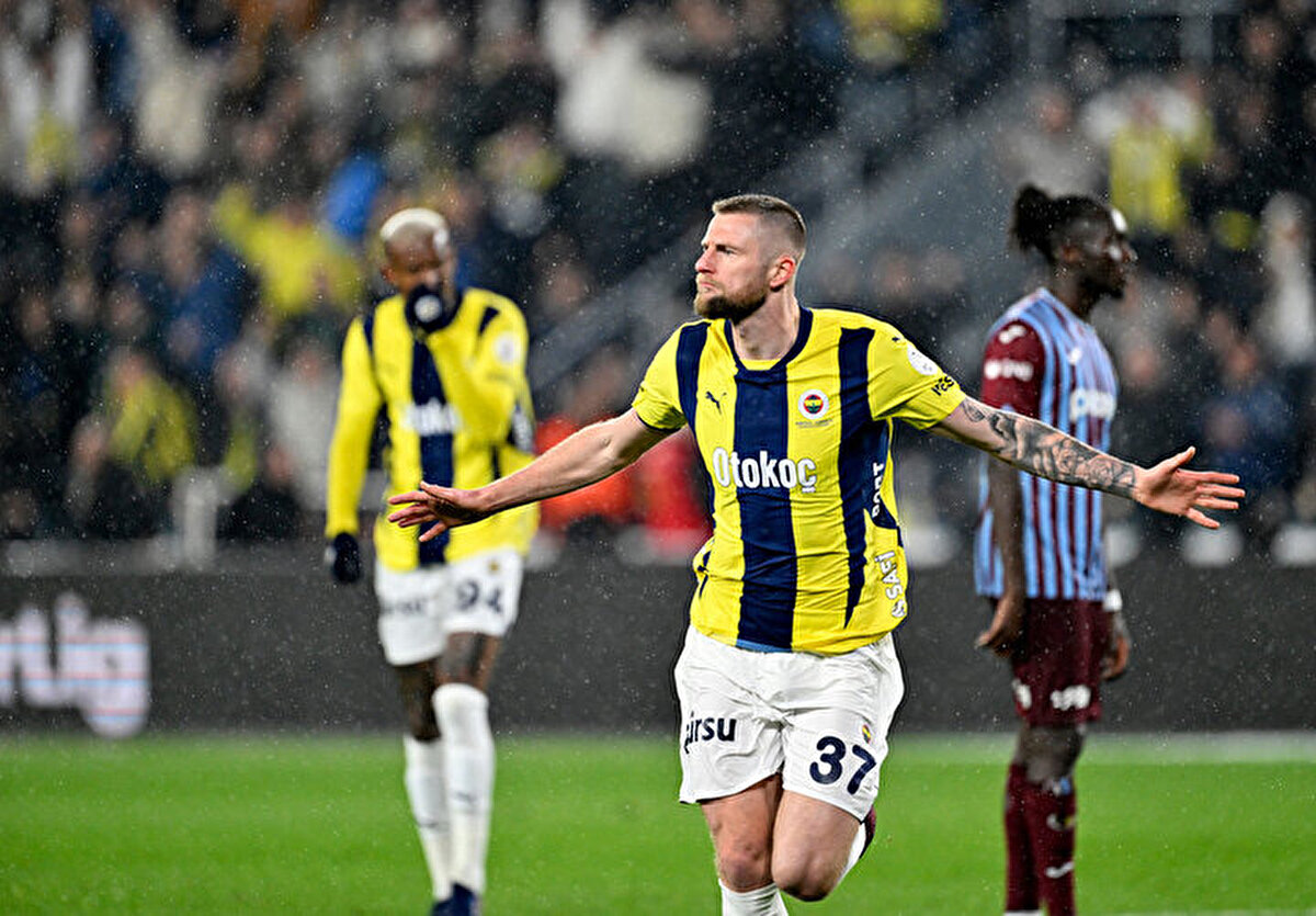 Sarı lacivertli kulüp, 30 yaşındaki oyuncunun bonservisini almak için PSG ile görüşmelere başladı.<br>