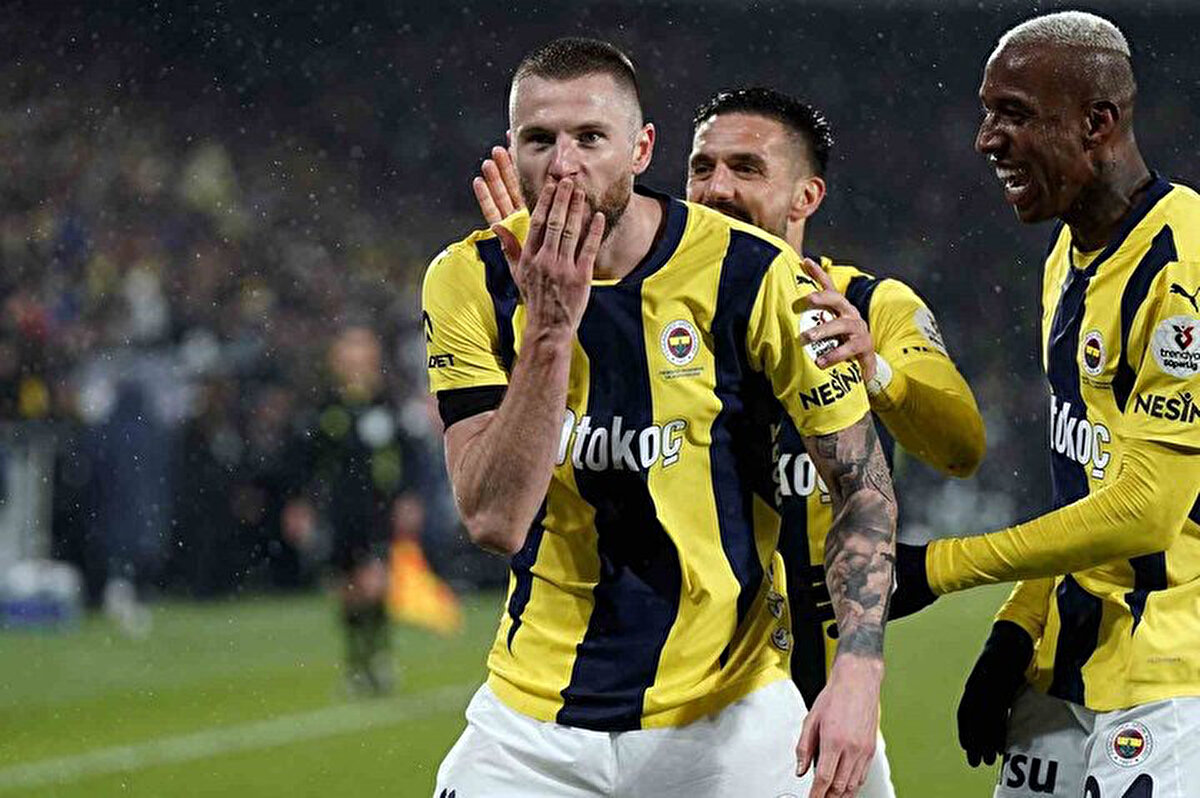 Fenerbahçe'nin devre arasında PSG'den kiraladığı Milan Skriniar, gösterdiği performansla taraftarın sevgisini kazanmış durumda.<br>