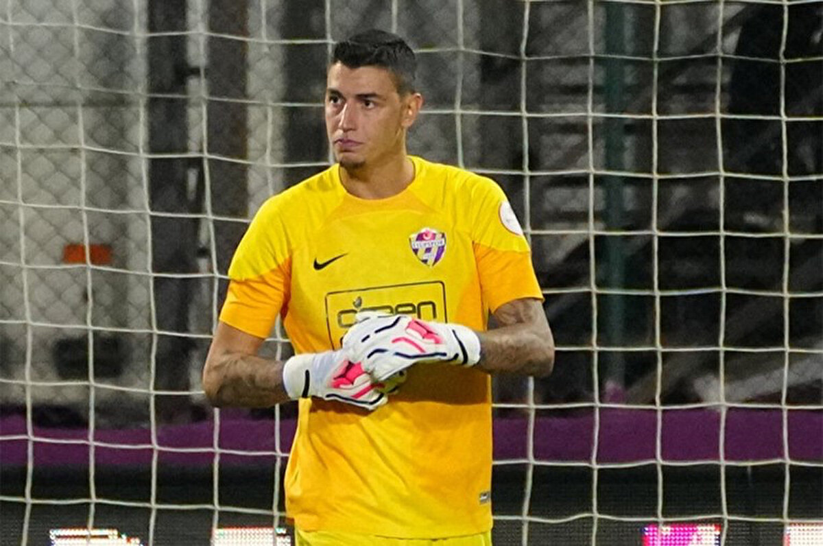 Eyüpspor'un kalesini koruyan Berke Özer, Süper Lig'de bu sezon ortaya koyduğu performansla adından sıkça söz ettirdi.<br>