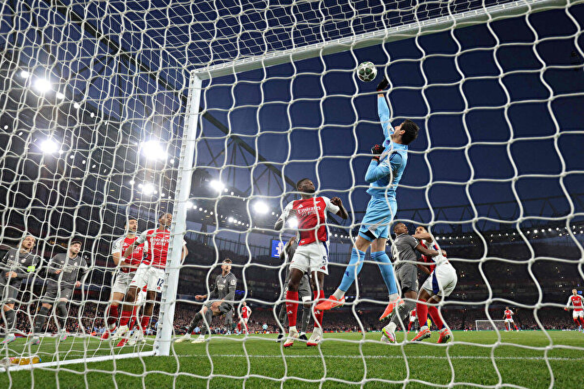 Şampiyonlar Ligi'nde mücadele eden bir diğer Premier Lig ekibi Aston Villa, bu sezon kupayı kazanır ve ligde ilk 5 dışında kalırsa İngiltere'nin kontenjanı altıya çıkacak.<br>