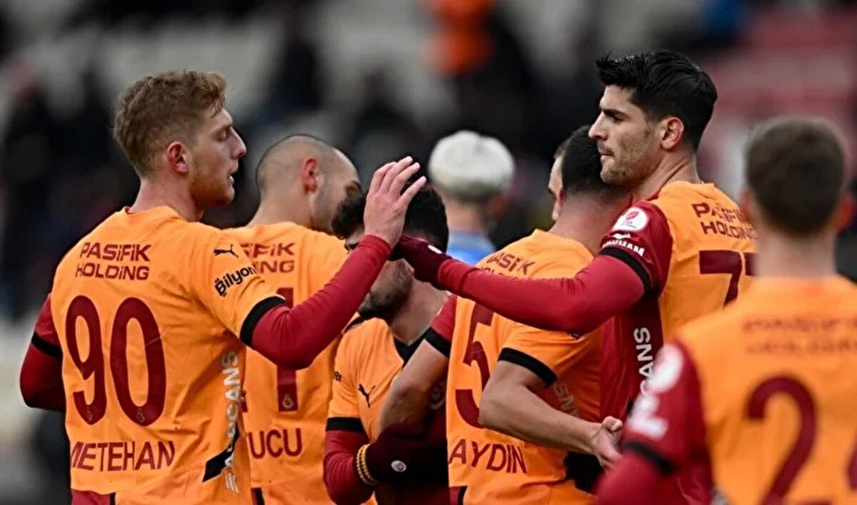 32 yaşındaki futbolcunun, sarı kırmızılılarla kiralık sözleşmesi 2026 yılına kadar devam ediyor.<br>