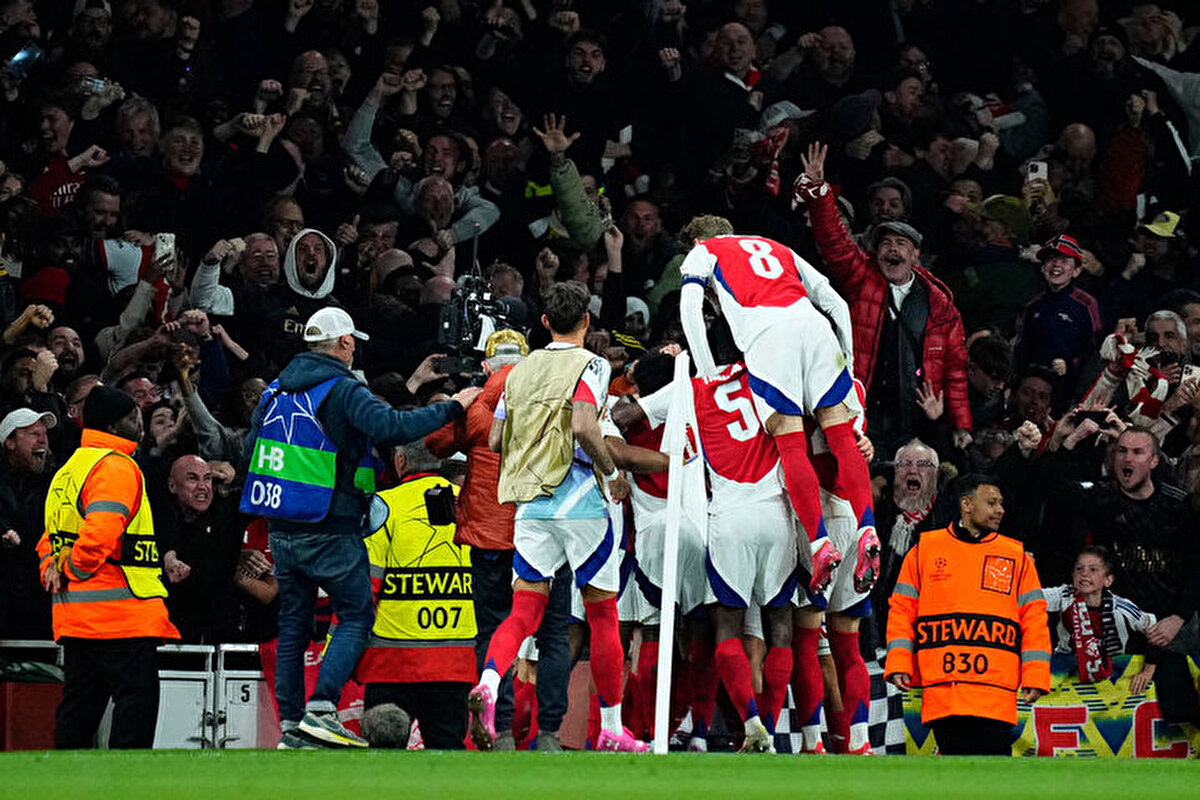 Rice'ın uzak mesafeden sert şutunda top ağlarla buluştu ve Arsenal skoru 2-0'a taşıdı.