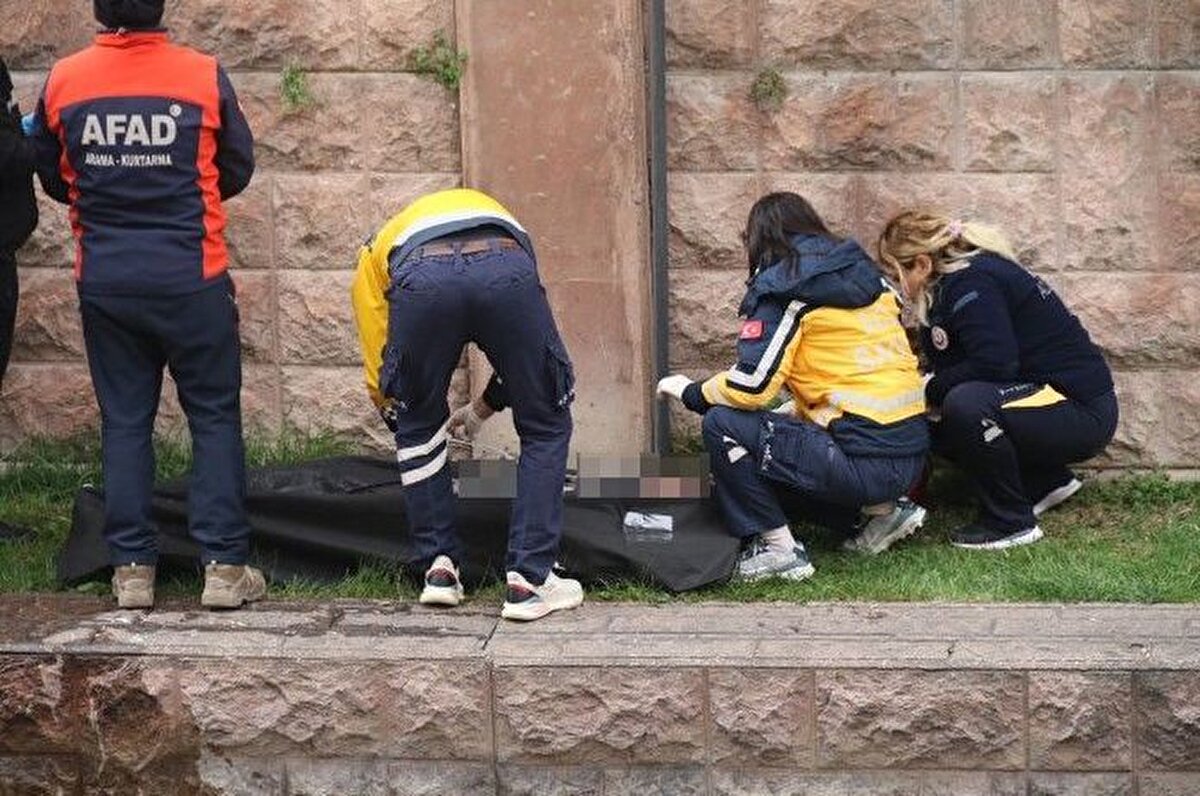 KAYIP İHBARI YAPILMAMIŞ<br>Cenaze, otopsi işlemleri için hastaneye götürülürken, Erbaş hakkında kayıp ihbarı olmadığı öğrenildi.