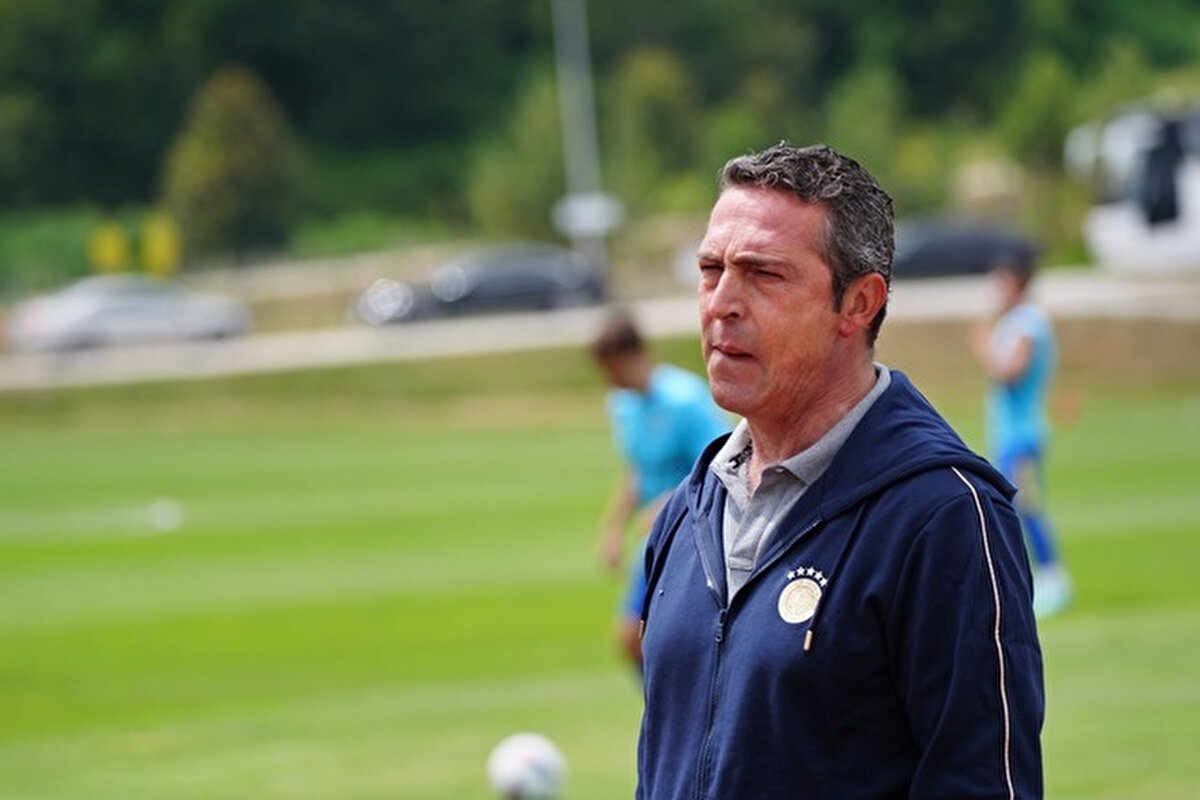 Başkan Ali Koç ve yöneticiler, futbolcularla sık sık bir araya geliyor. Bu görüşmelerde oyunculara destek veriliyor ve sürecin önemine vurgu yapılıyor.