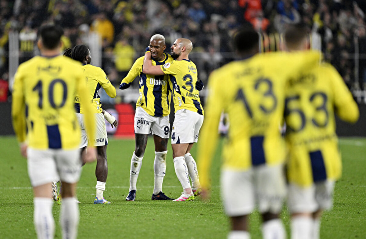 Teknik ekip, Galatasaray’ın fikstüründeki karşılaşmalara dikkat çekerken, sarı-kırmızı ekipin kalan haftalarda puan kaybetmesinin sürpriz olmayacağı görüşünde.