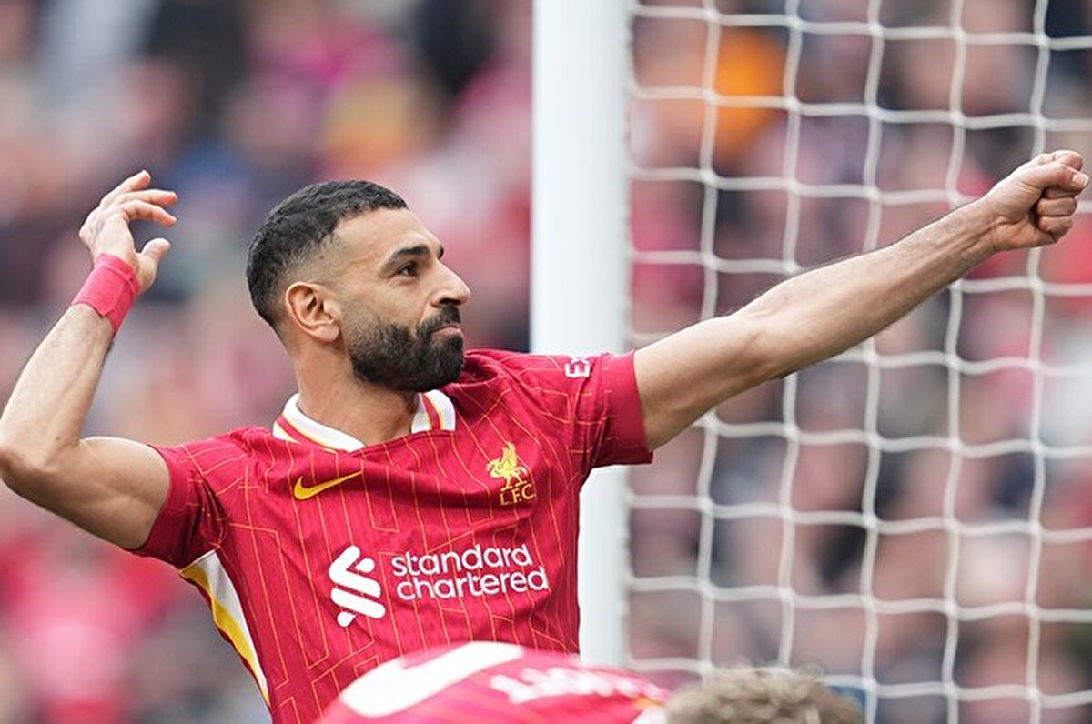 Liverpool, Mohamed Salah'ı 2017 yazında Roma'dan 42 milyon Euro'ya transfer etti. Mısırlı golcü, Liverpool'da 294 maçta 184 gol atarken, 86 asist yaptı.