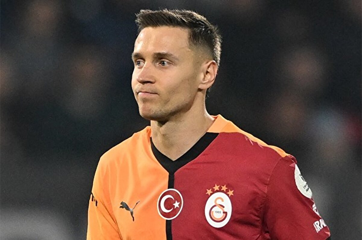 Ara transfer döneminde Galatasaray'ın Lens'ten kiralık olarak kadrosuna kattığı Przemyslaw Frankowski'nin geleceği merak konusu.