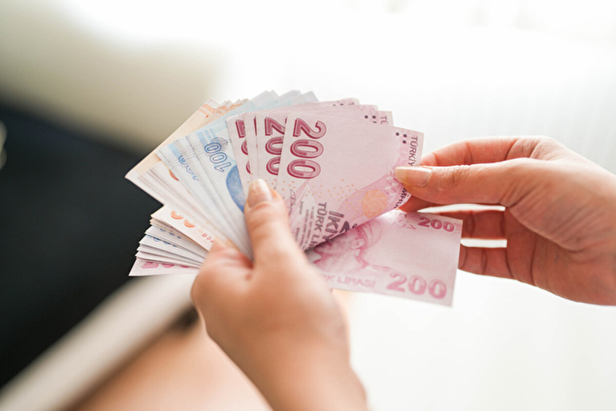 ŞEKERBANK EMEKLİ PROMOSYON<br><br>Şekerbank maaş aralıklarına göre 12.000 TL'ye varan emekli promosyon kazanma fırsatı sunuyor. Buna göre maaş aralığı:<br><br>0-9.999 TL aralığında ise 5.000 TL,<br><br>10.000-14.999 aralığında ise 8.000 TL,<br><br>15.000-19.999 aralığında ise 10.000 TL,<br><br>20.000 ve üzeri ise 12.000 TL olanlar emekli promosyon ödemesi alabilir.